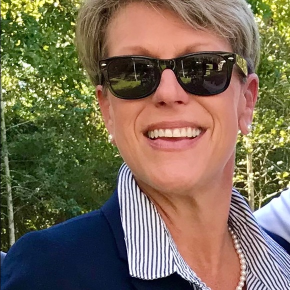 Meet your Posher, Pam - Picture 1 of 1